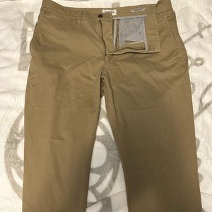 Men’s chino pants, amazing condition!